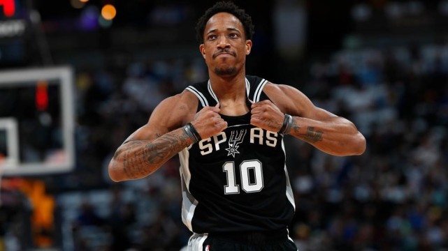  哈利伯顿助攻创新高步行者爆冷击败雄鹿  